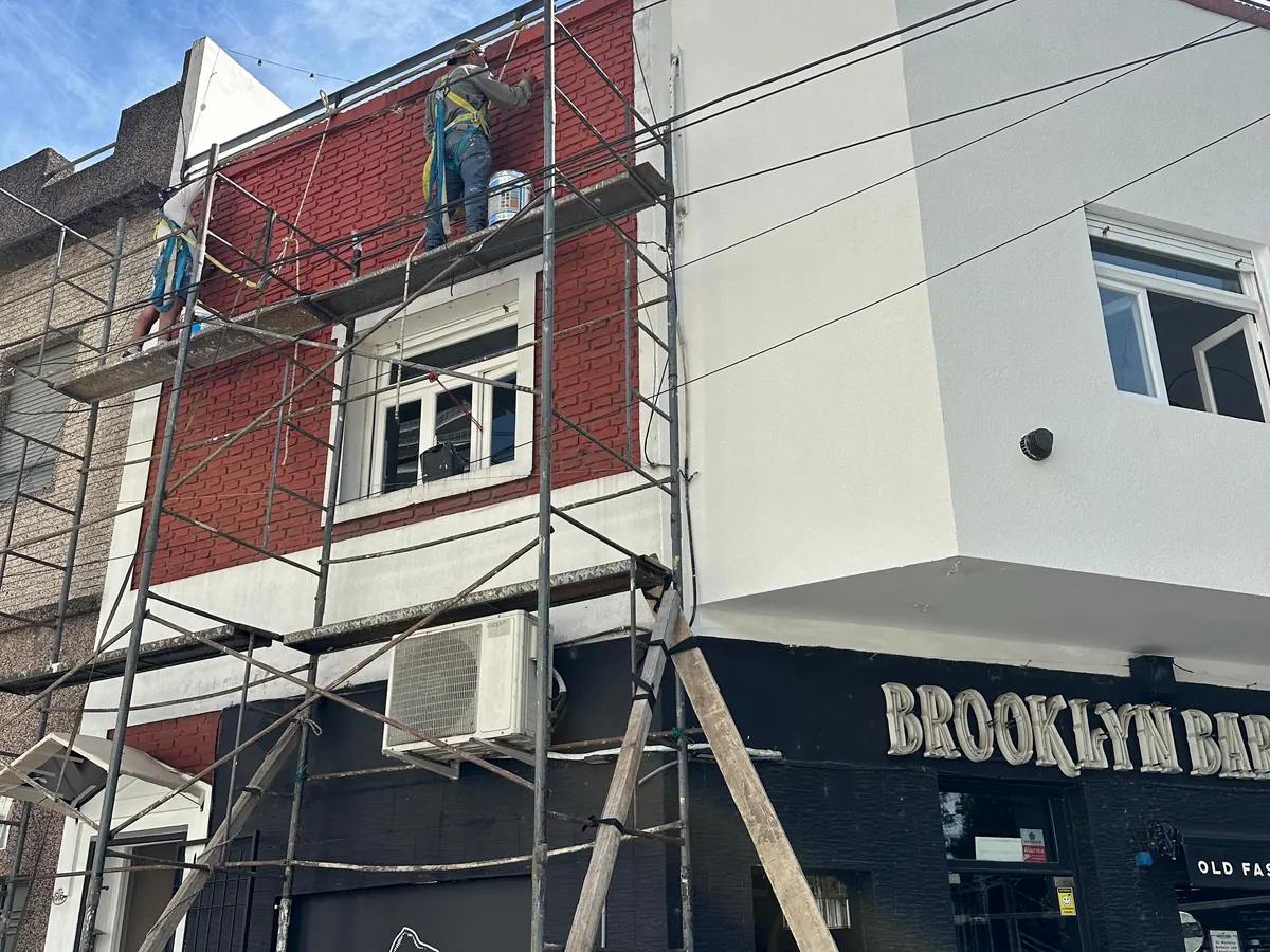 Fachada con andamios — obra de Pintura Express en Buenos Aires